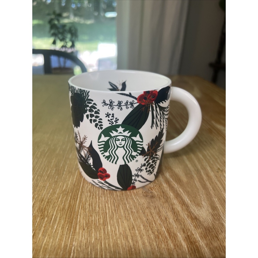 2021 STARBUCKS CHRISTMAS HOLIDAY COFFEE MUG CUP 12 OZ SNOWFLAKE BERRY PINE HOLLY